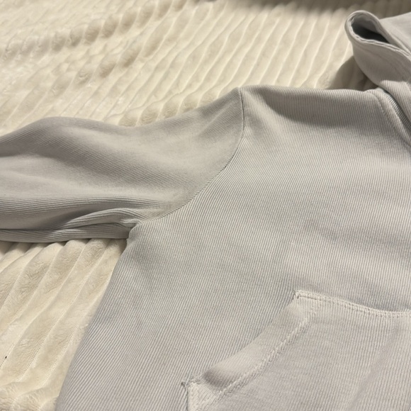 Brandy Melville cropped zip up - Picture 3 of 5